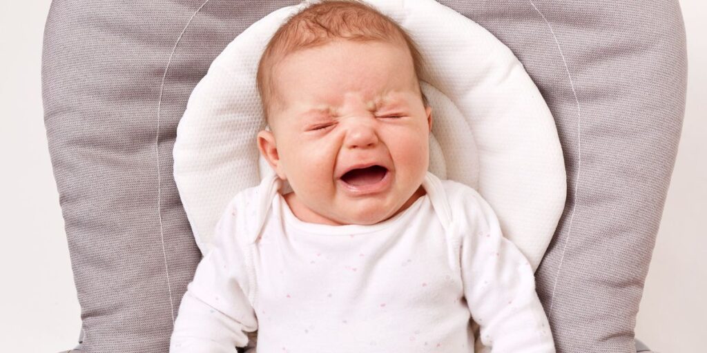 دلایل گریه نوزاد